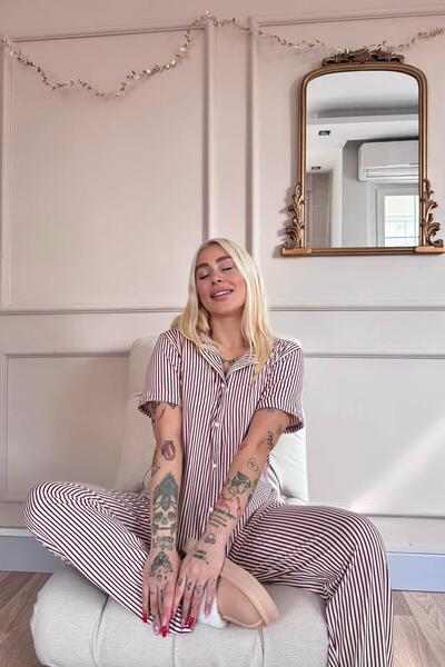 Pijamaevi Set de pijamale cu mânecă scurtă, cu nasturi în față, din bambus, cu dungi prune