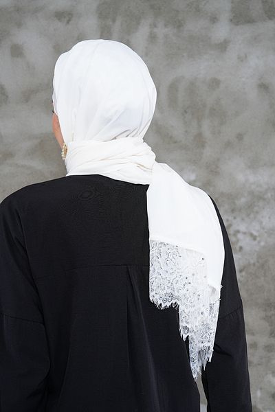 AGH Değerli Hediyeler Κρέμα Lez Lace Stone Αξεσουάρ Πολυτελές σάλι κρεπ σιφόν χειροποίητο κομψό στάση
