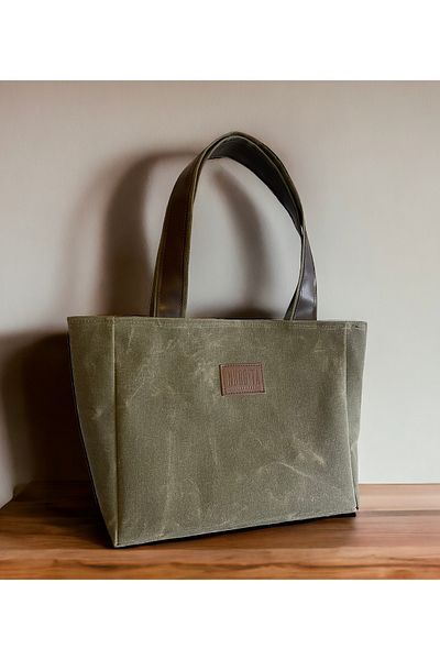 Nuggita Medium Size Waxed Canvas Khaki Color Shoulder Bag with Magnet