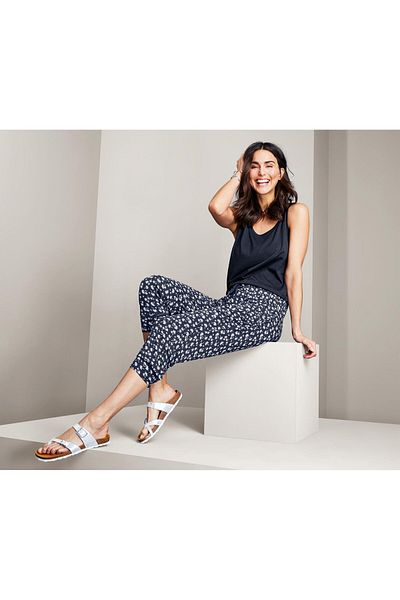 Tchibo Women Regular Fit Straight Allover Capri Pants, Navy