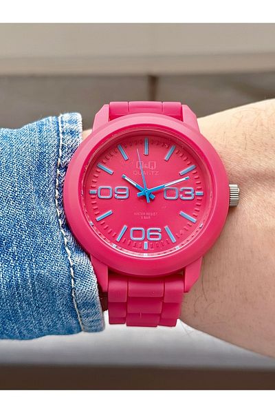 Q&Q Women's Waterproof Plastic Cord Wristwatch