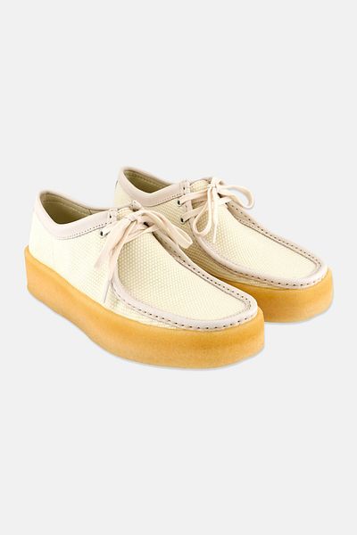CLARKS حذاء كاجوال برباط قياسي للرجال، أبيض عاجي