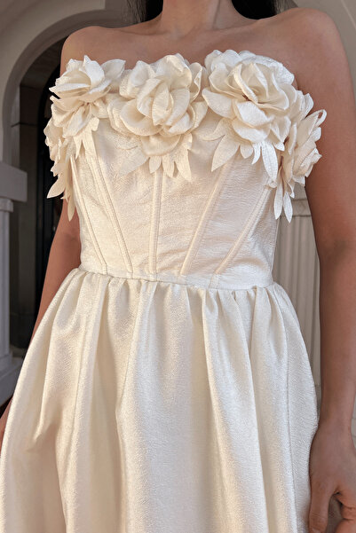 giyimmasalı Βραδινό φόρεμα με λεπτομέρεια από ύφασμα ταφτά Rose Bra - CREAM