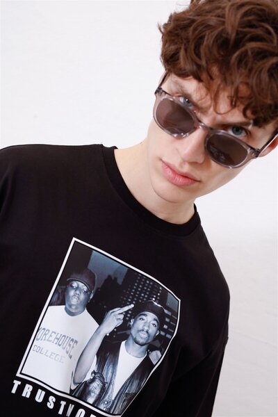 Trendiz Unisex Trust Nobody Black Tshirt