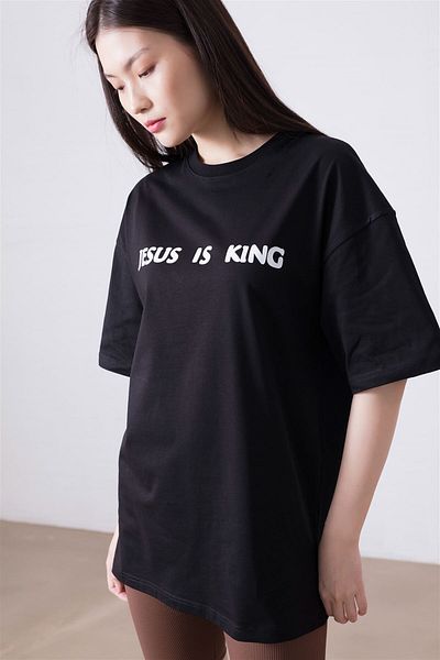 Trendiz Черна тениска унисекс Jesus Is King