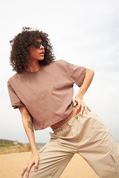 Trendiz Tricou Crop de damă, maro