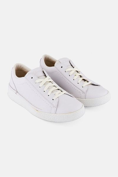 CLARKS حذاء كاجوال نسائي قياسي من Craftcup Walk برباط، باللون الأبيض