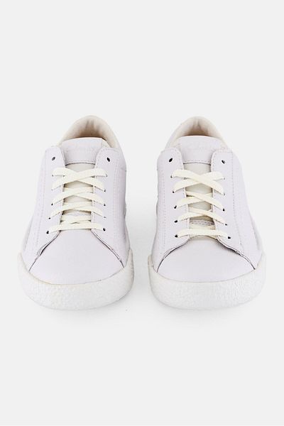 CLARKS حذاء كاجوال نسائي قياسي من Craftcup Walk برباط، باللون الأبيض