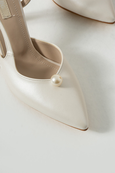 es exello Chiesa Mini Goblet Heels Pearl Detailní svatební boty