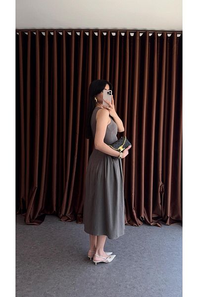 HAZELANNA Rochie premium din in maro pal cu decolteu