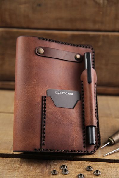 New Coast Leather 1900's Ръчно изработен калъф за тефтер A6 от естествена кожа