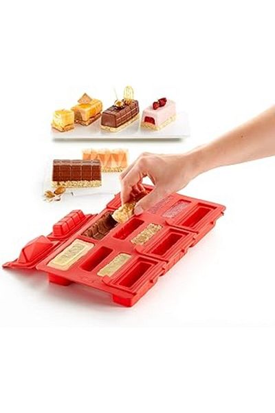 Store Lekue Red Silicone Rectangular Cake Mold Kit