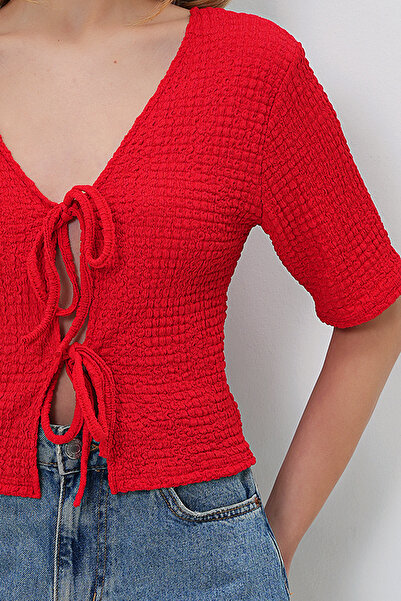 VAGGON Kadın Kırmızı Önden Bağlamalı Kısa Kol Gofre Yazlık Bluz Prmx13580
