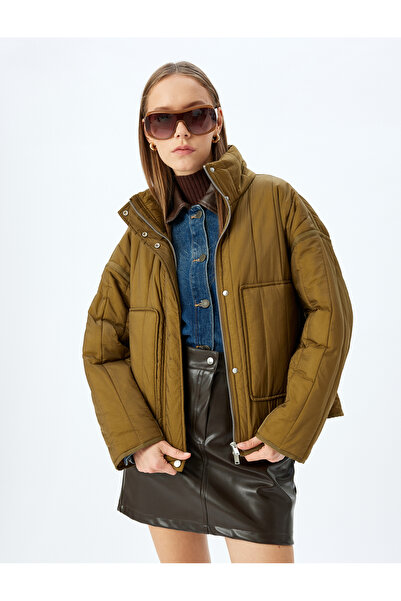 Koton Stehkragen, Reißverschluss, Nähte mit Details, bequeme Passform, gesteppte Jacke