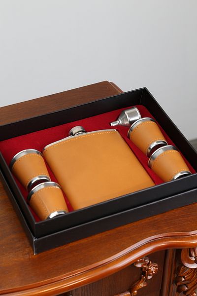 imsaconcept Leathered Brown Flask 18.oz