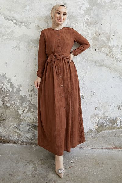 InStyle Καφέ φόρεμα με ζώνη Lemina