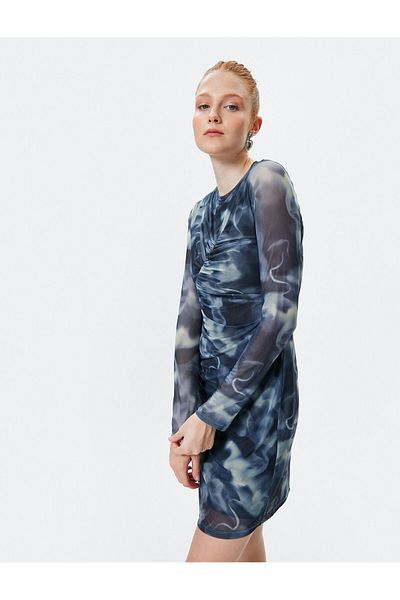 Koton Mini rochie creion din tul cu vopsea cravată cu model drapaj cu detaliu slim fit cu mânecă lungă cu gât rotund