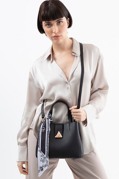 Matthew Cox   Women's Black Handbag Byn2341