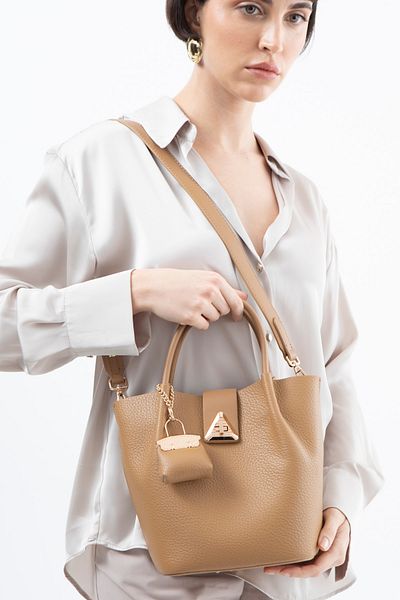 Matthew Cox Women's Handbag Camel Byn2346