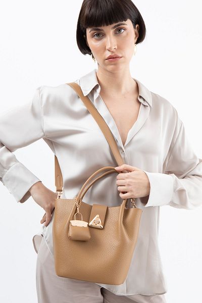 Matthew Cox Women's Handbag Camel Byn2346