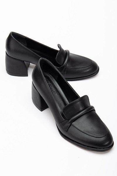 Dilimler Ayakkabı Women's Heeled Shoes Black Round Toe Hose