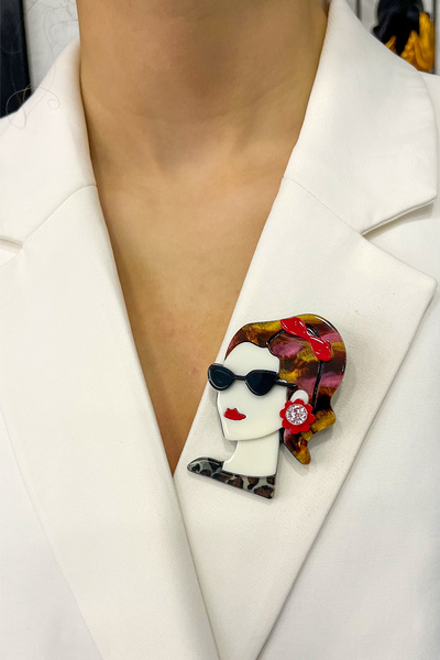 Modex Küpe Detaylı Kadın Figürü Broş (5cm)