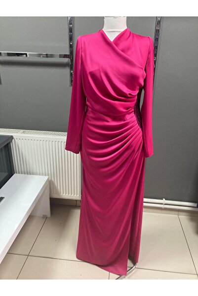 Tuay Tesettür abiye pembe yanı siyah dantel işlemeli