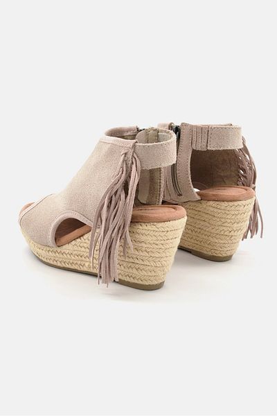 Minnetonka Women Zipper Leather Wedges Sandal, Grey