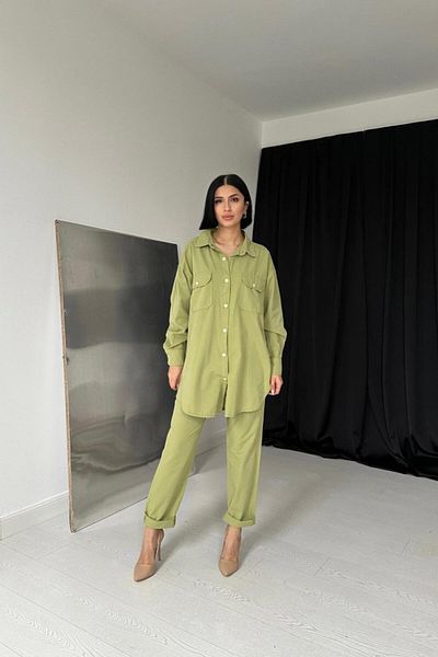 leyla sanat sanata yeni bir bakış açısı Leyla Art a New Perspective on Art Green Shirt and Snap Fastener Pants Suit