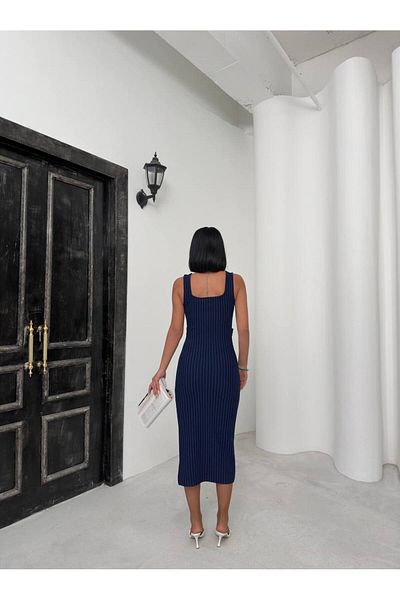 ARK MAĞAZALARI Femei minimaliste și uimitoare: rochie midi cu nasturi cu guler pătrat Design modern