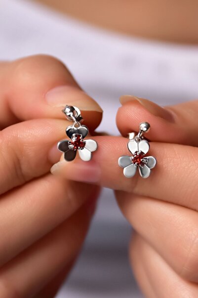 Papatya Silver 925 Ayar Gümüş Rodyum Kaplama Hediyeli Garnet Taşlı Frezya Çiçeği Küpe