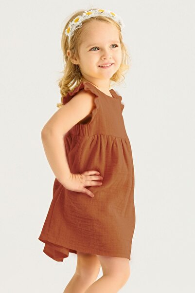 zepkids Κοριτσίστικο φόρεμα με βολάν με λαιμόκοψη με βολάν με βολάν ώμους σε καφέ χρώμα