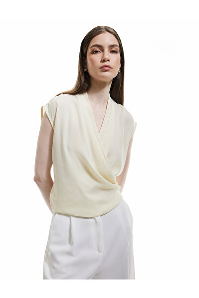 Koton Αμάνικη μπλούζα με διπλό στήθος με λεπτομέρεια από κρεπ ύφασμα