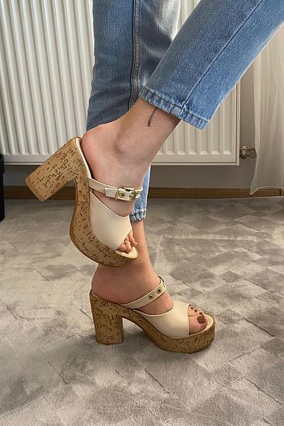 Preshley شبشب وصندل نسائي من Rina Beige بنعل سميك 10 سم K-840