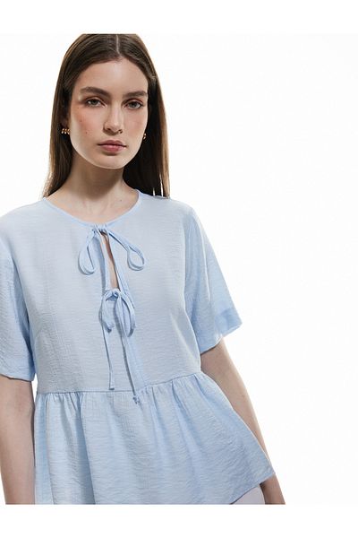 Koton Μπλούζα Peplum με κοντό μανίκι βισκόζης με λεπτομέρεια με στρογγυλή λαιμόκοψη