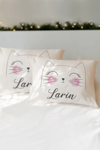 Homamia İsme Özel Baskılı %100 Pamuk Çocuk Yastık Kılıfı (50x70) Sevimli Kedi