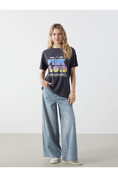 LC Waikiki New Season Crew Neck Pink Floyd Printed Women's T-Shirt - S57142Z8