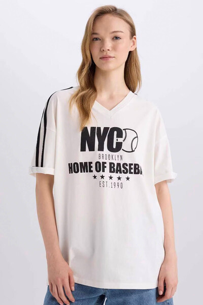 DeFacto oversized Γυναικείο μπλουζάκι με λαιμόκοψη σε σχήμα V με τύπωμα Λευκό...