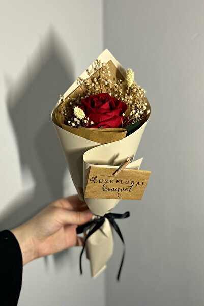 Luxe Floral Bouquet باقة ورد صغيرة مخملية حمراء واحدة وزهرة القهوة وعيد المرأ...