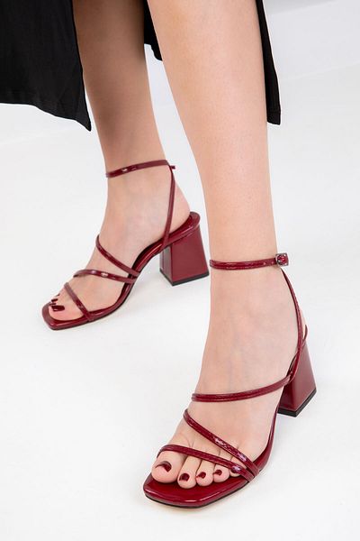 SOHO Klassische Damenschuhe mit Absatz aus bordeauxrotem Lackleder 20317