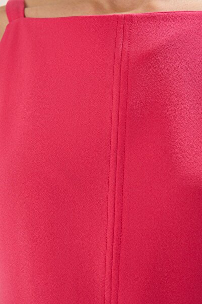 Trendyol Collection Rosafarbenes, gerade geschnittenes, detailliertes Mini-Webkleid mit Nähten TWOSS25EL00127