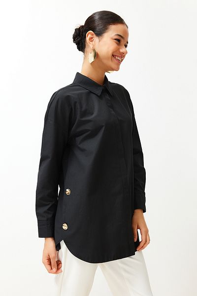Trendyol Modest Detailní bavlněná tkaná košile s černým knoflíkem TCTSS24TG00054