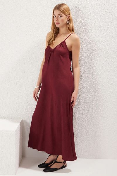 Trendyol Collection Rochie maxi în linie A cu textura flexibilă Burgundy - Bretele, TWOSS25EL00111