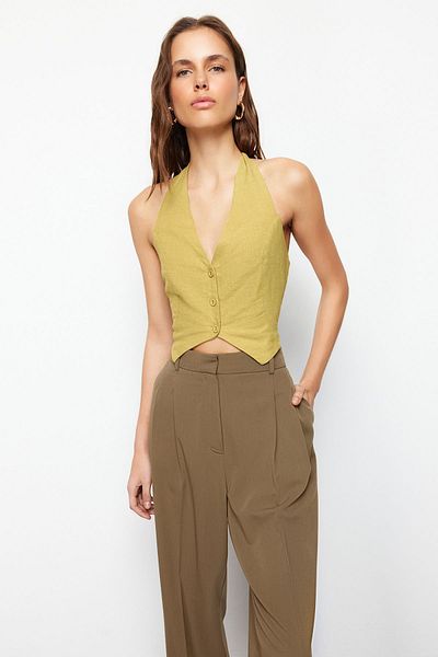 Trendyol Collection Khakifarbene Neckholder-Bluse aus gewebtem Baumwollleinen mit Raffung TWOSS24BZ00238