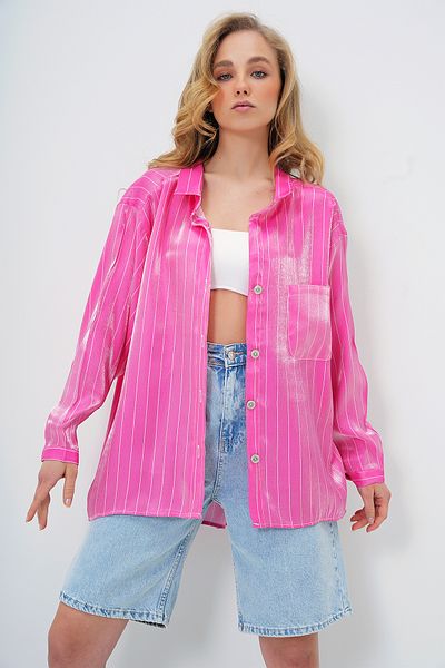 Trend Alaçatı Stili Rosa Oversize-Satinhemd mit einer Tasche für Damen ALC-X13687