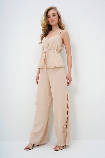 Trend Alaçatı Stili Beige Women's Blouse and Pants Set, Ajustable Suspender Lace and Binding Details