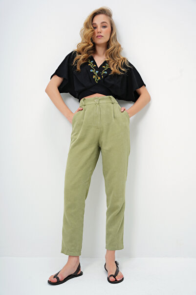 Trend Alaçatı Stili Women's Green Faded Effect Double Pocket Carrot Pants Alc-X13536