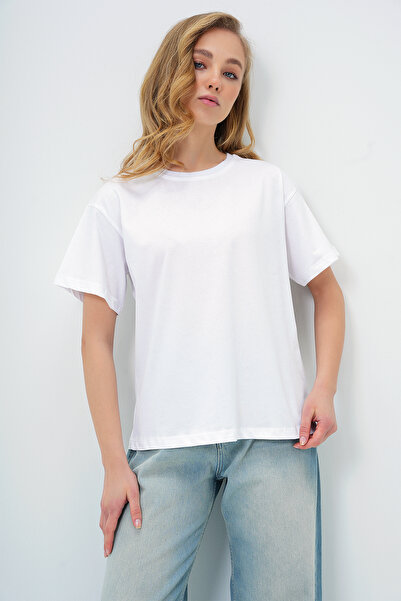 Trend Alaçatı Stili Weißes Basic-T-Shirt mit Rundhalsausschnitt für Damen ALC-X13684