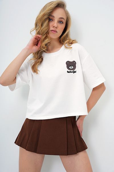 Trend Alaçatı Stili Women's White Crew Neck Teddy Bear Motif Oversize Crop T-Shirt Alc-X13675