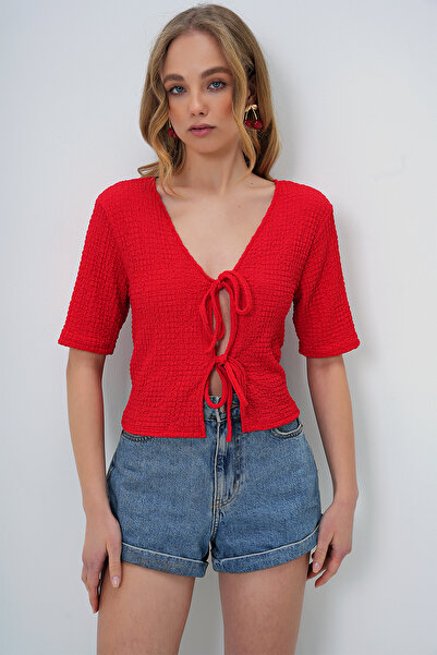 Trend Alaçatı Stili Kadın Kırmızı Önden Bağlamalı Kısa Kol Gofre Yazlık Bluz ALC-X13580